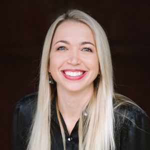 Meet your Posher, Elizabeth